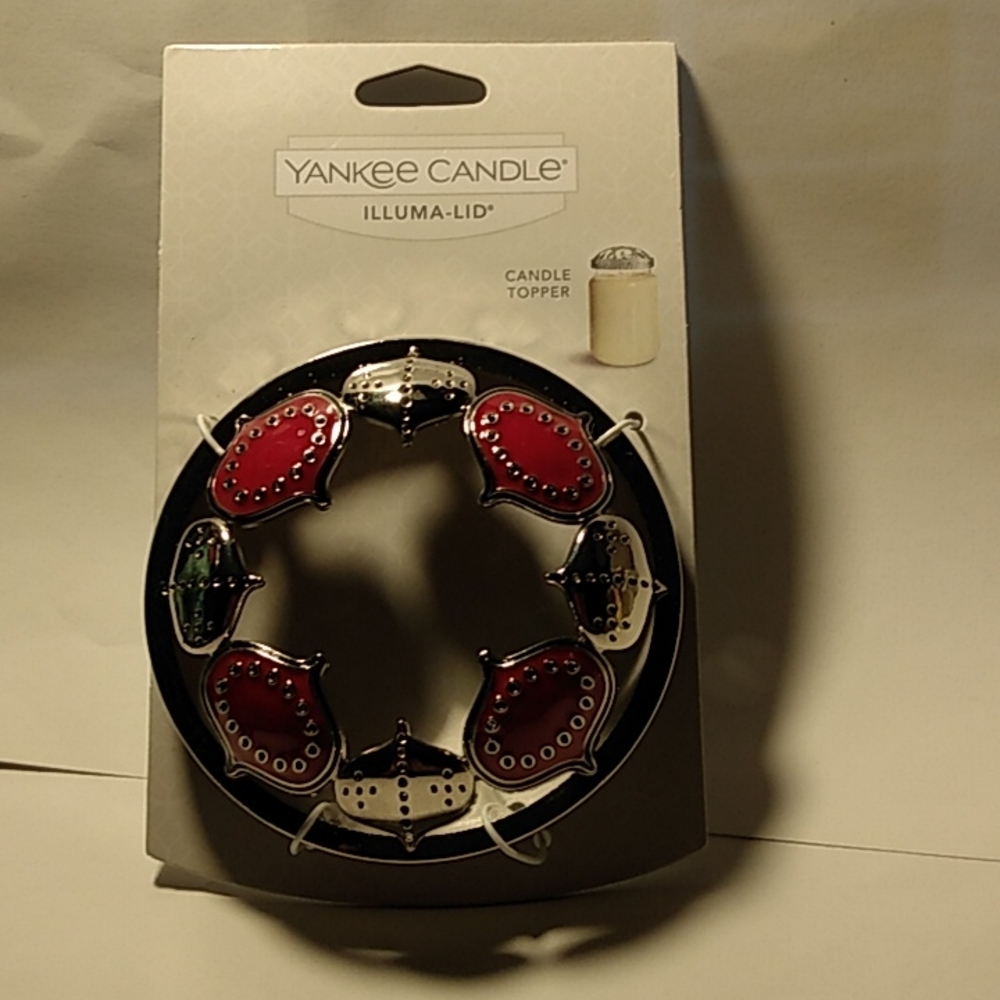Yankee Candle ILLUMA-Lid Candle Topper Red Silver Ornaments New - Picture 3 of 4